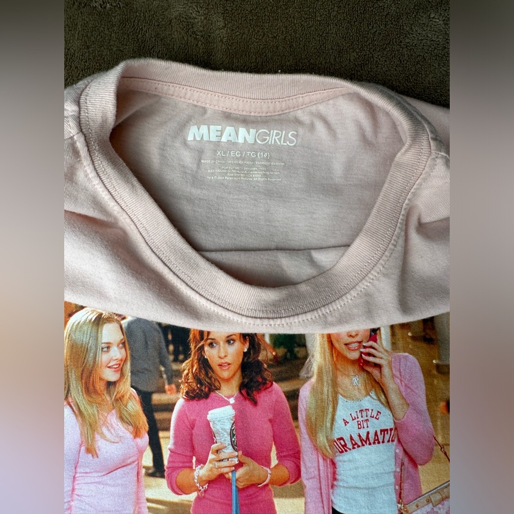 Mean Girls T-Shirt XL (14) On Wednesdays We Wear Pink Graphic Tee Movie Meme - Picture 7 of 9